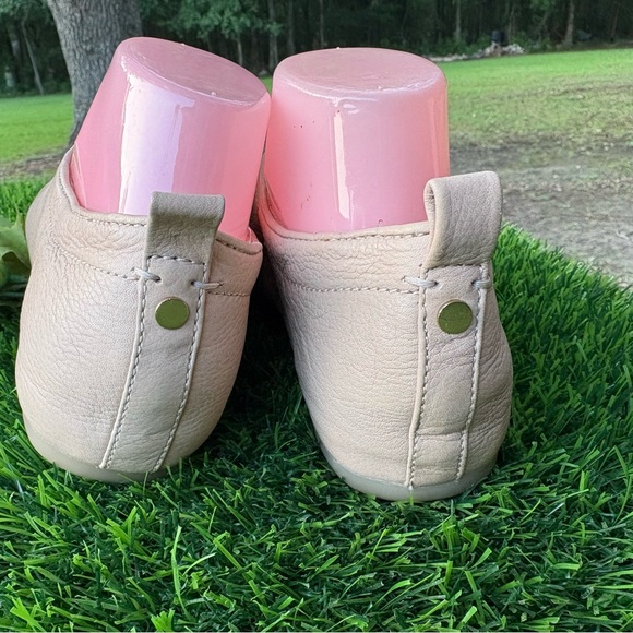 LUCCA LANE BAYLA LIGHT TAN GENUINE SOFT LEATHER FLATS HEEL TAB GUC 9M - Picture 7 of 12